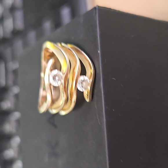 Elegant Gold Diamond Band Ring 14 Kt Gold. Round Stones 2 = .50 Ctw - Picture 3 of 3